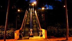 Pohyblivé schody lomozí například i v parcích Barcelony, kde vedou k olympijskému areálu.