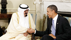 Od loňské zimy se Saúdové systematicky snaží Západ přesvědčit, že Bašár Asad překročil chemickou „červenou čáru“ vytyčenou prezidentem Barackem Obamou (na snímku se saúdským králem Abduláhem).