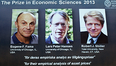 Ocenění američtí ekonomové Eugene Fama, Lars Peter Hansen a Robert Shiller.