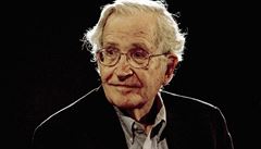 Noam Chomsky psobil na MIT, poslední dobou provokuje svými politickými názory.