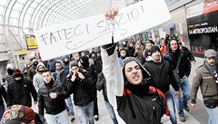 Italové protestovali proti establishmentu 9. prosince i na turínském nádraží.