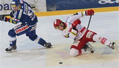 T�inecký Ji�í Polanský v souboji s brn�nským Janem Hru�kou.