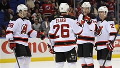 Jaromír Jágr slaví se spoluhrái gól Marka idlického