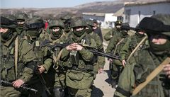 U hranic stojí 100 000 ruských vojáků připravených k úderu, hlásí Ukrajina