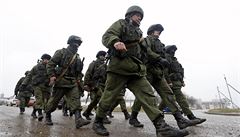 Nsil na Krymu: ozbrojenci ostelovali ukrajinsk aktivisty i mezinrodn pozorovatele