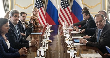 Po dlouhých diskusích dal Sergej Lavrov jasn najevo, e prezident Putin není pipraven uinit ádné rozhodnutí kolem Ukrajiny díve, ne se uskutení referendum na Krymu, ekl Kerry po jednáních, která trvala est hodin.