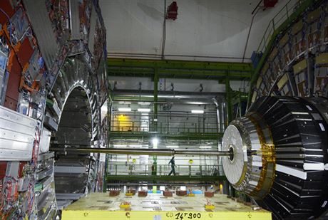 Detektor ástic Compact Muon Solenoid (CMS), který je souástí hadronového urychlovae LHC.