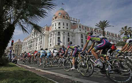 Cyklisté v Nice.