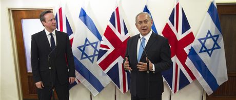 Izraelský premiér Benjamin Netanjahu se svým britským protjkem Davidem Cameronem na tiskové konferenci