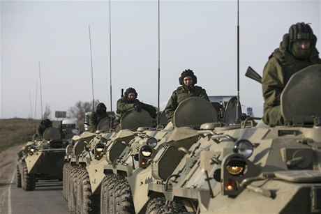 Ruské ozbrojené jednotky poblí krymského pístavu Sevastopol.