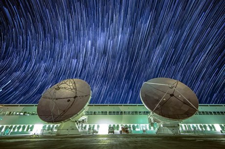 Astronomická observato ALMA vidí z Chile daleko, ale pozemskou budoucnost neprozradí.