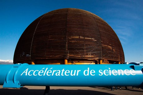 Budova konferenního centra CERNu v enev.