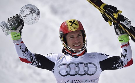 Marcel Hirscher s kiálovým glóbem.