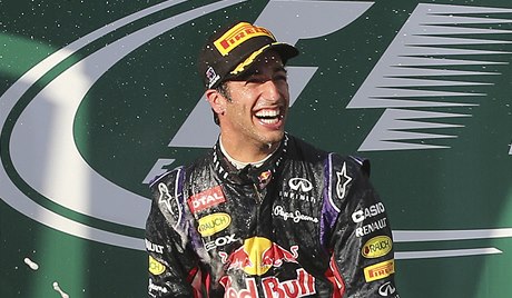 Daniel Ricciardo na stupních vítězů.