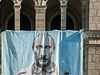 Plachta s ruským prezidentem Vladimirem Putinem ovnila radnici v Liberci.