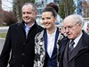 Kandidát na slovenského prezidenta Andrej Kiska (vlevo) odevzdal 15. bezna v Poprad spolen se svou dcerou Natálií a otcem Ondrejem svj hlas v prvním kole prezidentských voleb.