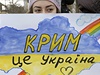 "Krym je Ukrajina" - proukrajinská demonstrace na Krymu.