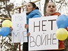 "Jsme pro mír. Ne válce." - proukrajinská demonstrace na Krymu.