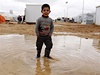 Syrský chlapec v uprchlickém táboe Zátarí. Válka ze Sýrie vyhnala více ne milion dtí.