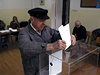 Srbský voli hlasuje v pedasných parlamentních volbách (Blehrad).