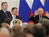 Ruský prezident Vladimir Putin (vpravo) s premiérem krymské vlády Sergejem Aksjonovem (vlevo) a pedsedou krymského parlamentu Vladimirem Konstantinovem. 