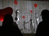 Pvodní Banksyho dílo neslo název "There is Always Hope". Jeho pepracování se promítalo napíklad v Moskv.