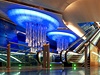 Dubajské metro  stanice Khalid Bin Al Waleed inspirovaná vodou.