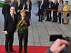 Bohuslav Sobotka a Angela Merkelová pózují fotografm.