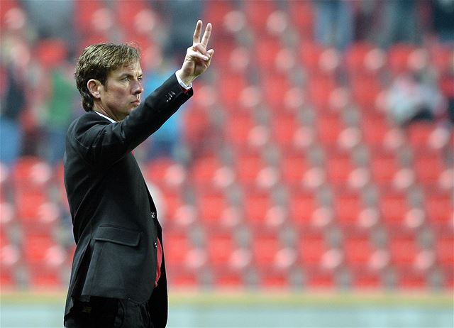 Trenér Slavia Alex Pastoor p�i domácí premié�e proti Znojmu