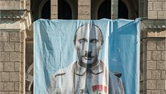Radnici v Liberci ovnila plachta s Putinem. Na kabt m srp i hkov k