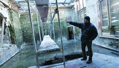 Miroslav Perout, editel o.p.s. Lázn Kyselka, v interiéru Ottova pavilonu.