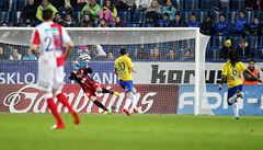 St�ela! �ontofalský se natahuje po plachtícím mí�i.