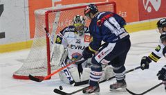 Martin Bartek ped brankáem indeláem.