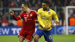 Ribery (vlevo) a Oxlade-Chamberlain.