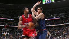 DeAndre Jordan (vlevo) a Timofej Mozgov.