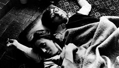 Záb�r z filmu Hra o jablko, který re�írovala V�ra Chytilová.