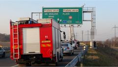 Na jedné z mýtných bran u pra�ských Kunratic nalezli �idi�i brzy ráno ob�eného mu�e. Na místo p�ivolali léka�e i policii.