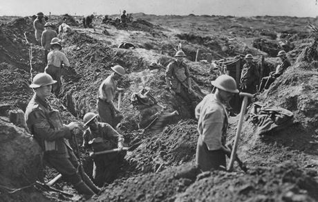 Budování zákop u msta Ypres.