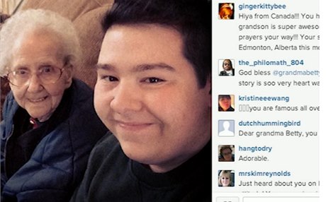 Jeho babika umírá. Vnuk její poslední dny dokumentuje na Instagramu
