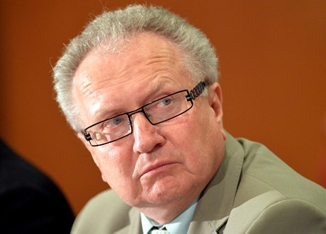 Bývalý prezident Agrární komory Jan Veleba byl zvolen 29. března na mimořádním sjezdu v Praze novým předsedou Strany práv občanů - zemanovců (SPOZ).