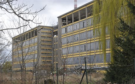 Dělníci začali v prostějovském areálu OP bourat výrobní budovy. 