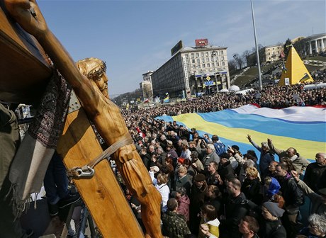 Protiválená demonstrace na kyjevském námstí Nezávislosti.