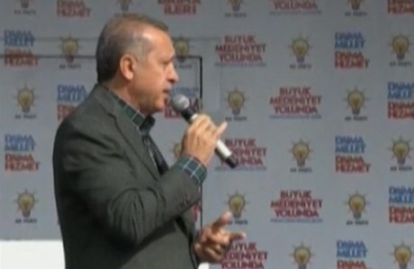 Turecký premiér Erdogan pochválil svou armádu za sestelení syrského letadla.