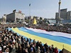 Nedlní demonstrace na kyjevském Majdanu za celistvost Ukrajiny. Demonstranti...
