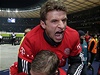 Müller si osedlal Schweinsteigera.