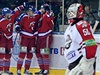 Hokejisté Lva slaví dalí gól v síti Doncku