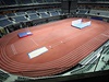 V hale není problém "poloit" i atletický ovál. Na snímku sportovit Mítinku svtových rekordman v únoru 2009.