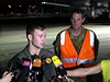 Poruík australského letectva hovoí k novinám o pokraování pátrání po zmilelém boeingu.