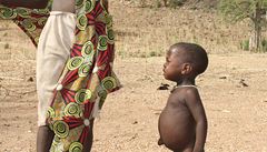  Velice rád cestuji v oblastech, kde turistu nikdo nikdy nevid�l, zají�díme svým autem do t�ko p�ístupných oblastí a setkávám se s lidmi, kte�í nemají v�bec nic, zdravotní pé�e je nulová a �ijí jen v kruhu své komunity