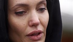 Angelina Jolie se u pamtnku v Srebrenici rozplakala